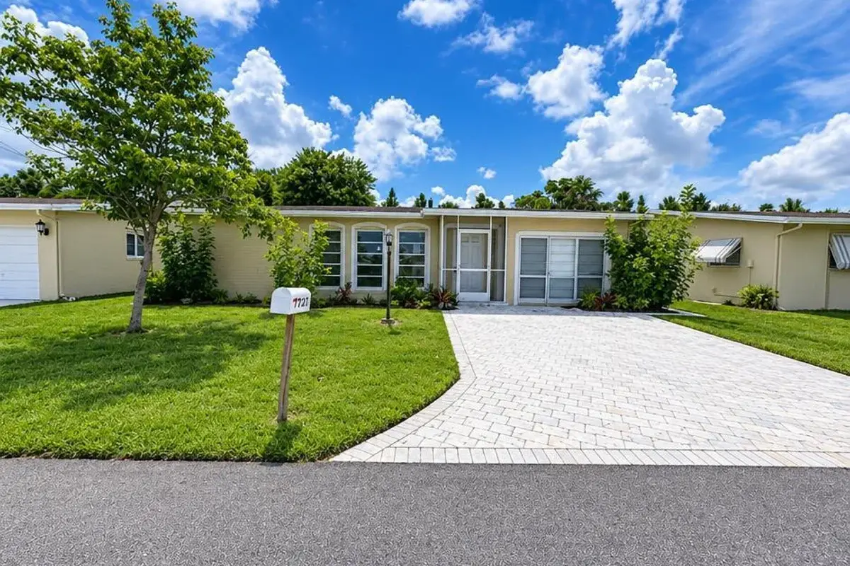 1410 NW 48th Pl, Deerfield Beach: photo 1 of 22