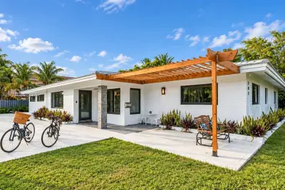 201 NE 26th Ave, Pompano Beach: photo 1 of 3