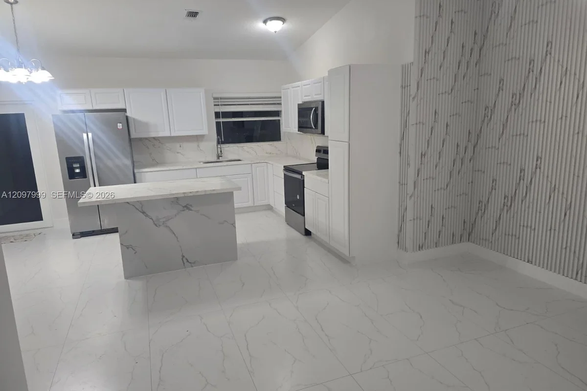 14524 SW 174th Ter, Miami: photo 1 of 5