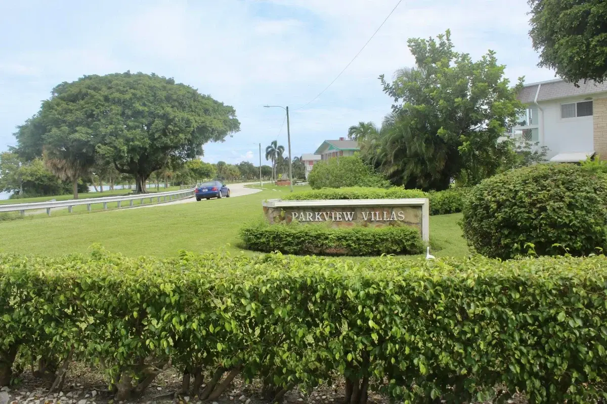2440 Lake Osborne Dr #105, Lake Worth Beach: photo 1 of 37