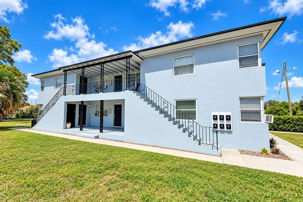 1010 9th St #6, West Palm Beach: photo 1 of 9