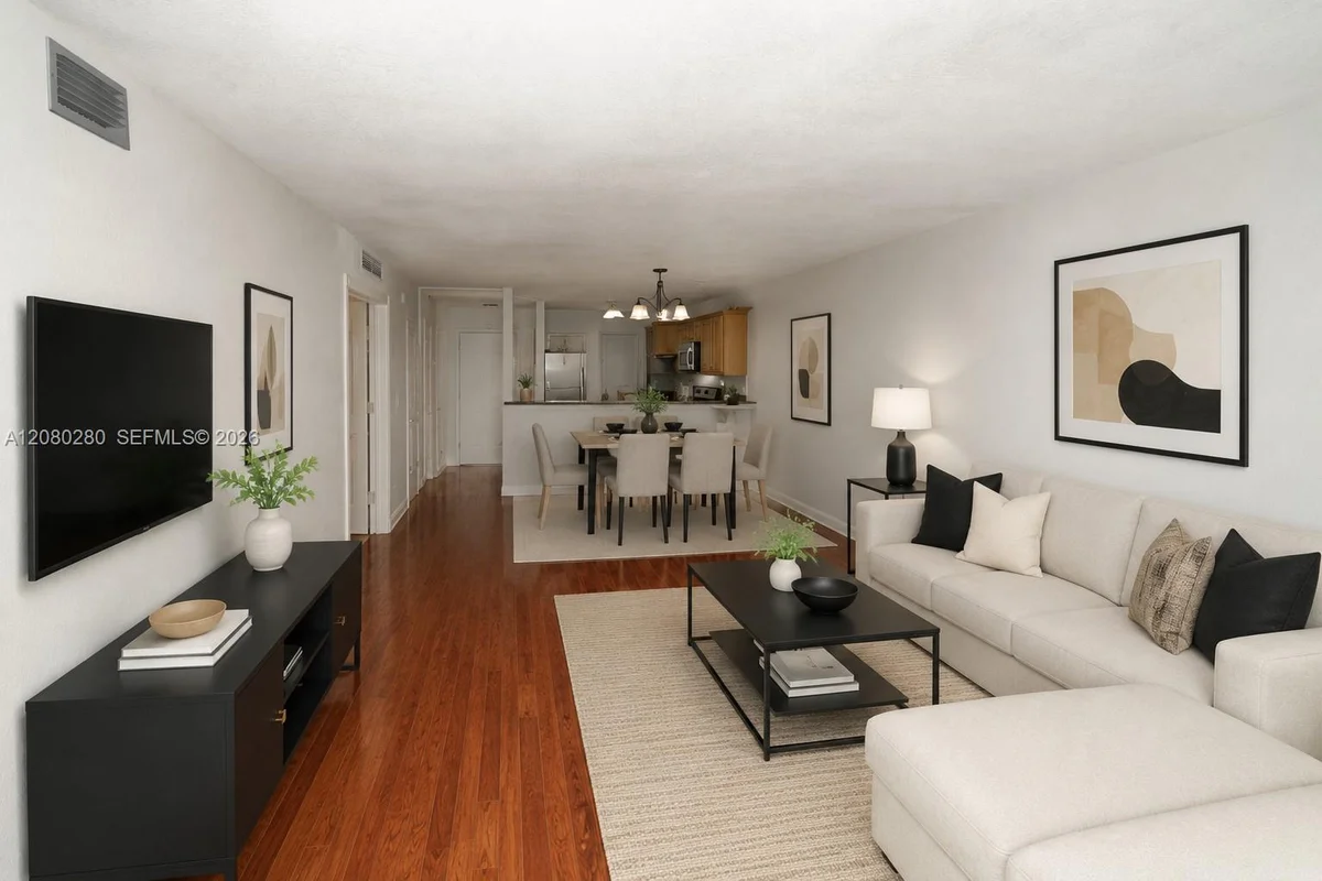 1780 NE 191st St #605-2, Miami: photo 1 of 12