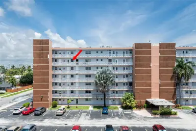 610 NE 12th Ave #602, Hallandale Beach: photo 1 of 26
