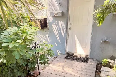 1111 N 22nd Ave #5, Hollywood: photo 1 of 5
