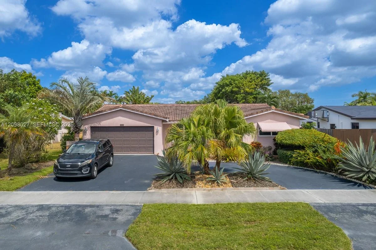 5105 Johnson St, Hollywood: photo 1 of 32