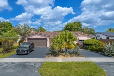 5105 Johnson St, Hollywood: photo 1 of 32