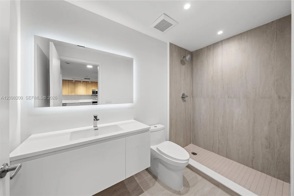 215 SE 4th St #204, Hallandale Beach: photo 1 of 23