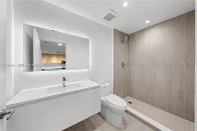 215 SE 4th St #204, Hallandale Beach: photo 1 of 23