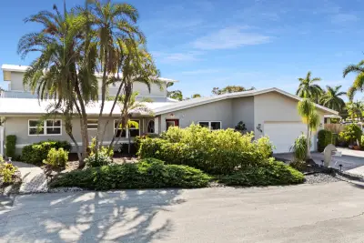 2108 NE 24th St, Wilton Manors: photo 1 of 101