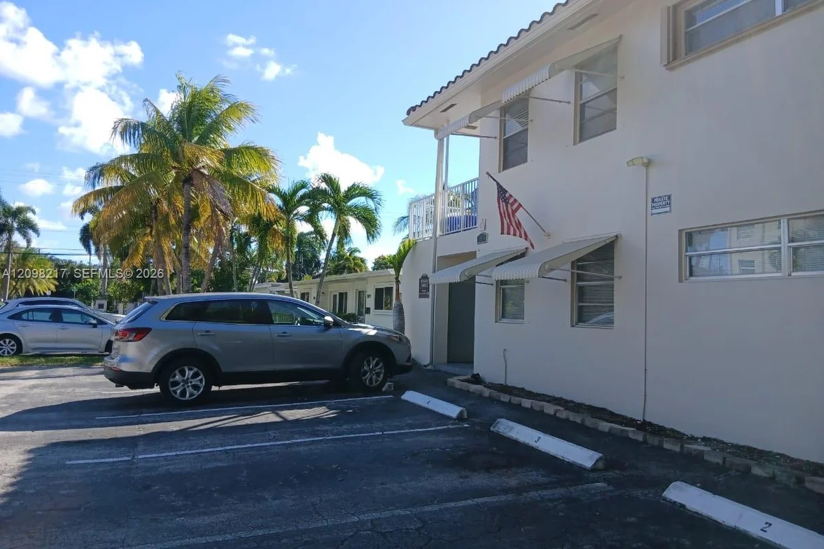 3031 NE 21 Ter #3, Oakland Park: photo 1 of 11