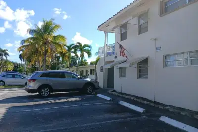3031 NE 21 Ter #3, Oakland Park: photo 1 of 11