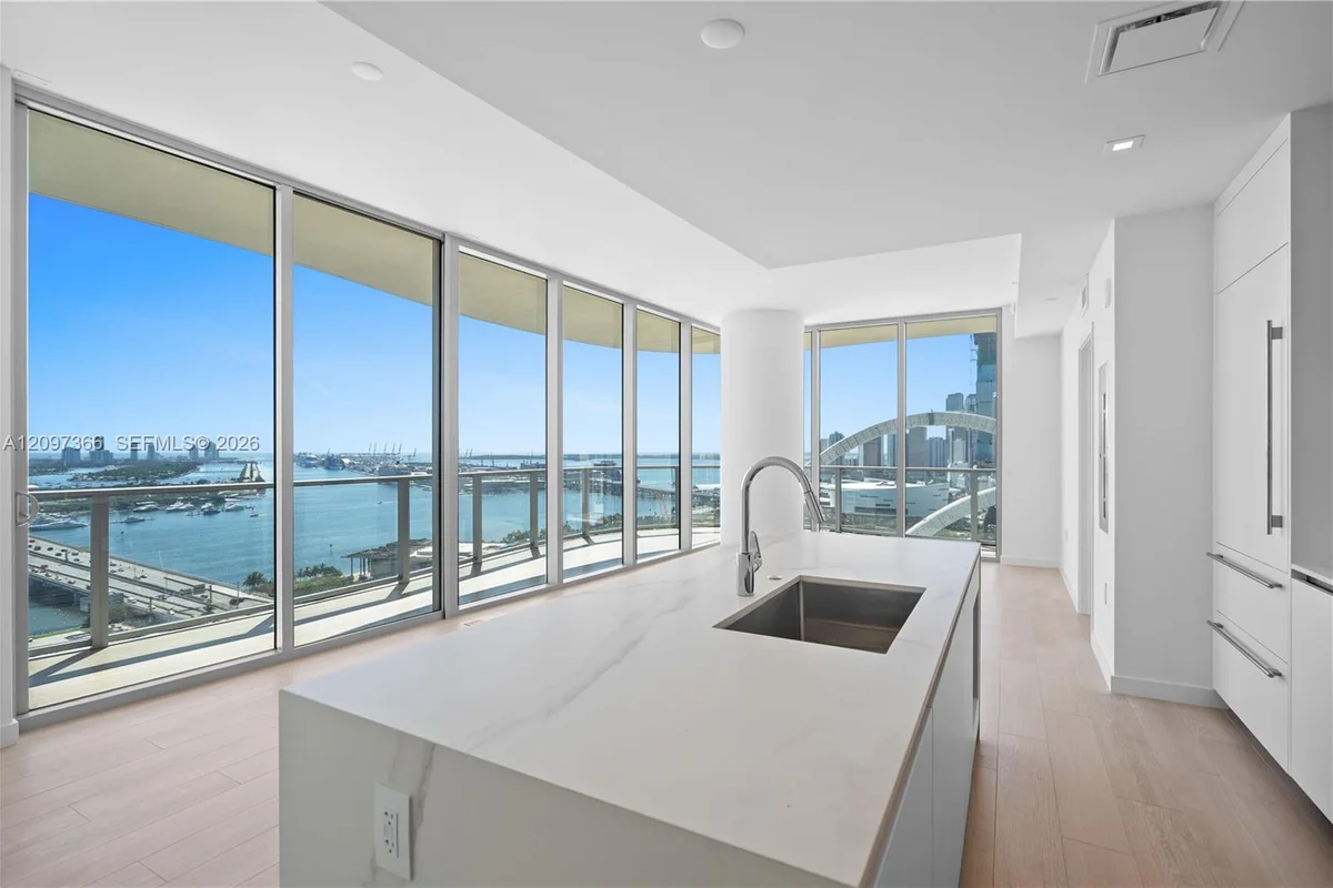 1400 Biscayne Blvd #2601, Miami: photo 1 of 44