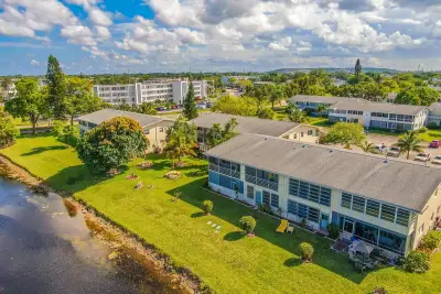 18 Markham A, Deerfield Beach: photo 1 of 20
