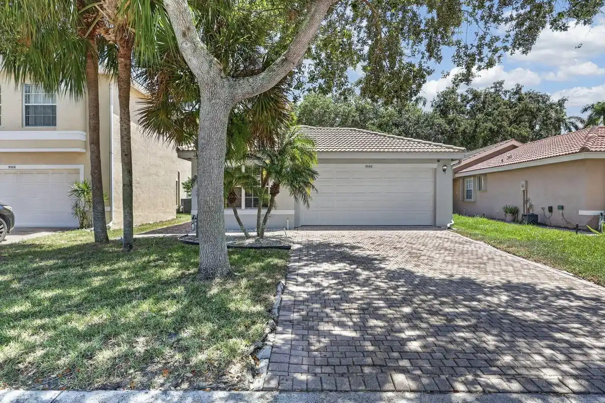 5088 Northern Lights Dr, Lake Worth: photo 1 of 39