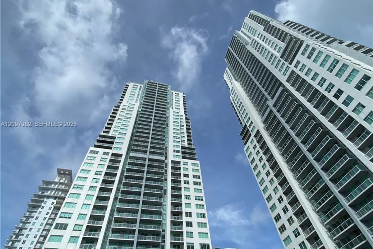 253 NE 2nd St #3007, Miami: photo 1 of 20