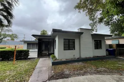 1608 S 19th Ave, Hollywood: photo 1 of 29