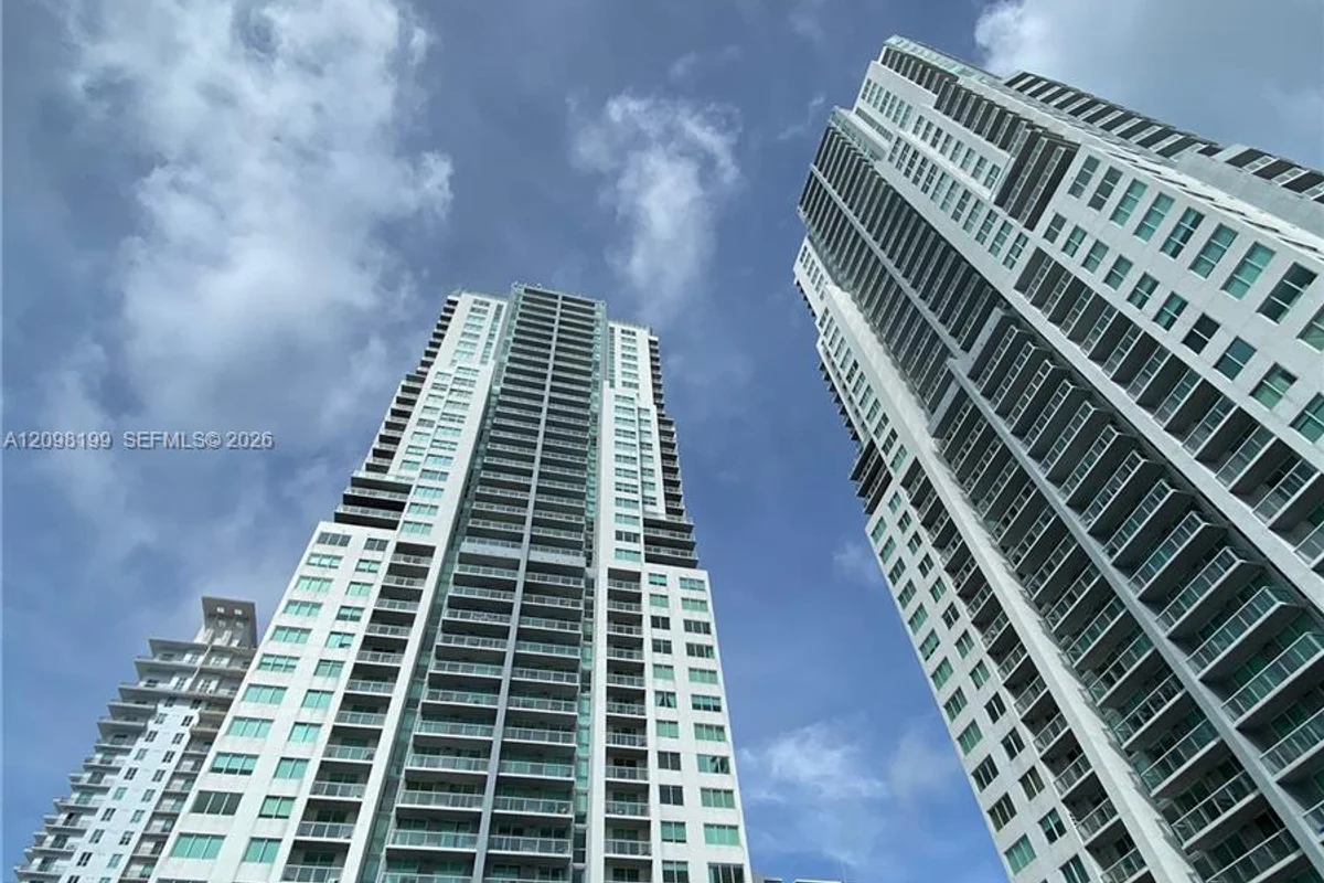 253 NE 2nd St #3007, Miami: photo 1 of 20