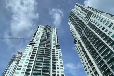 253 NE 2nd St #3007, Miami: photo 1 of 20