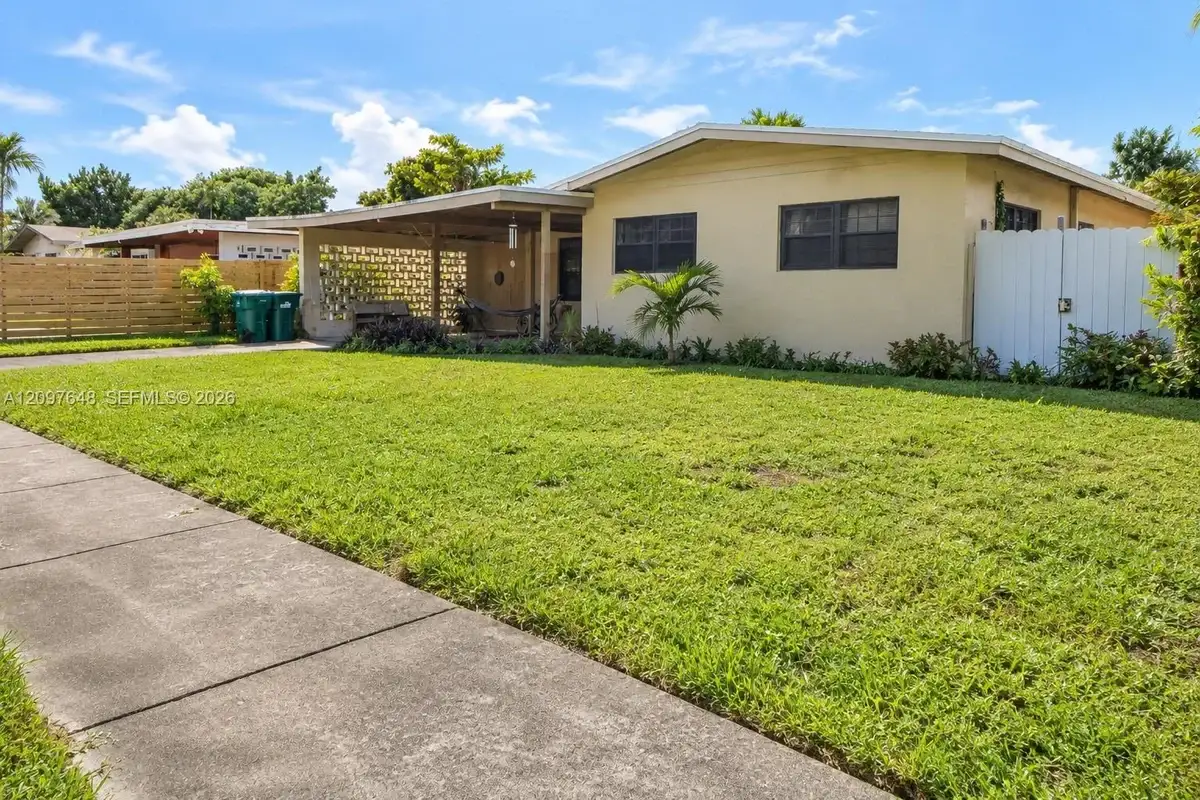 1140 NE 110th Ter, Miami: photo 1 of 22