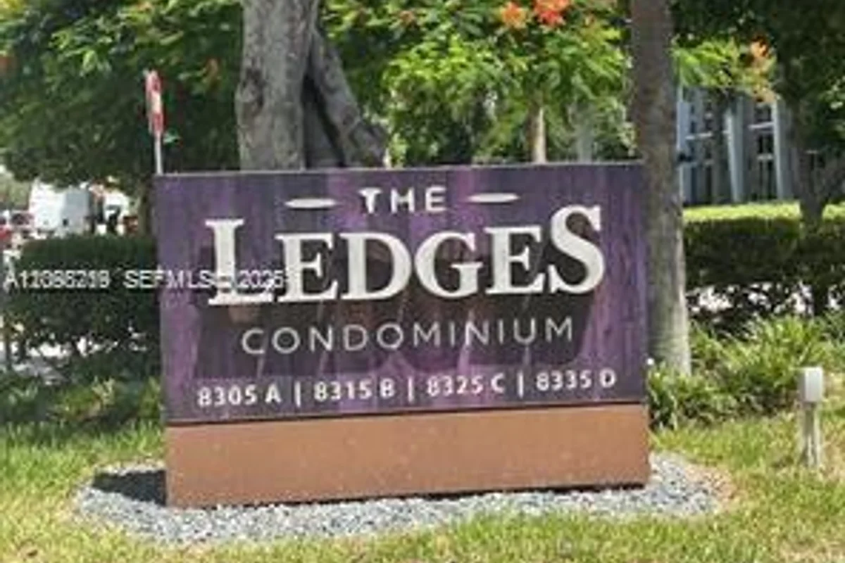 8335 SW 72nd Ave #203D, Miami: photo 1 of 14