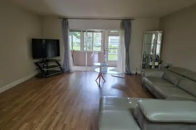 103 Oxford, West Palm Beach: photo 1 of 6