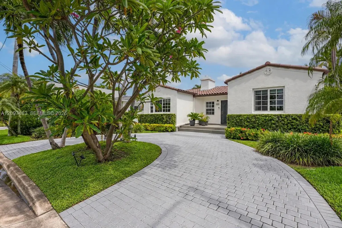 8827 Hawthorne Ave, Surfside: photo 1 of 35