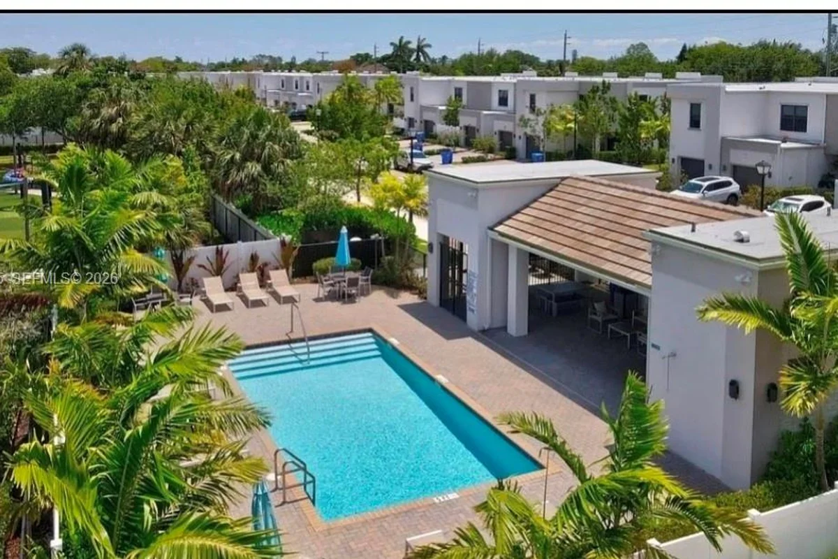 543 NW 17th St, Fort Lauderdale: photo 1 of 43