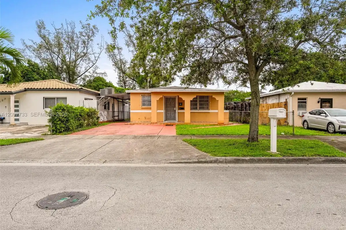 743 E 29th St, Hialeah: photo 1 of 41