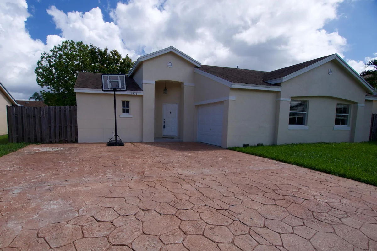 9471 NW 52nd St, Sunrise: photo 1 of 38