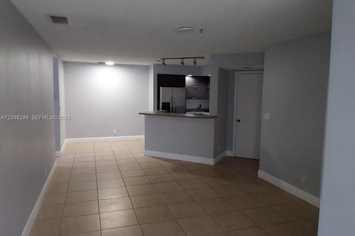3400 N Pinewalk Dr N #923, Margate: photo 1 of 5