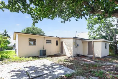 2740 NW 2nd St, Boynton Beach: photo 1 of 30
