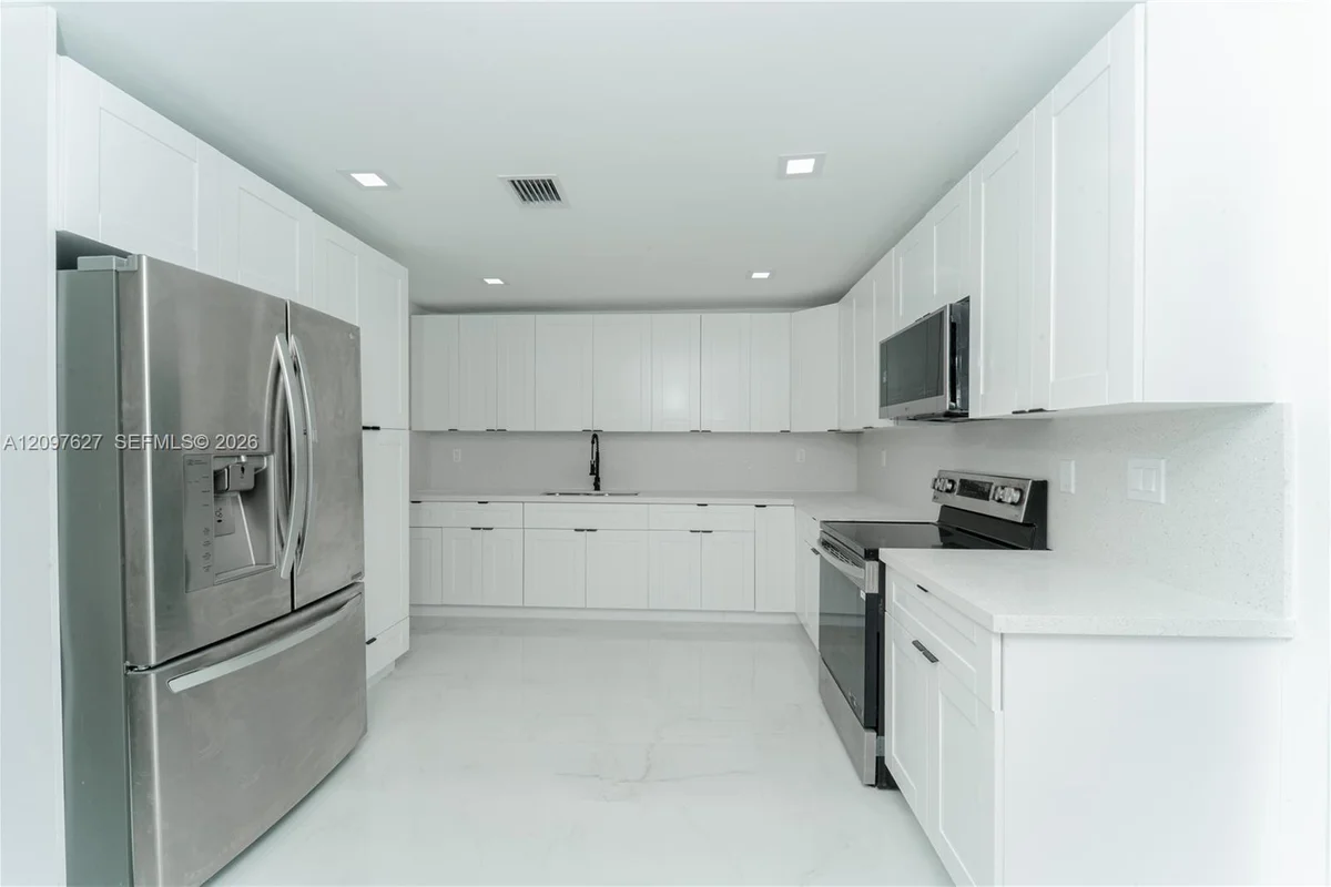 760 NW 6th St, Florida City: photo 1 of 28