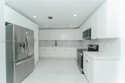 760 NW 6th St, Florida City: photo 1 of 28