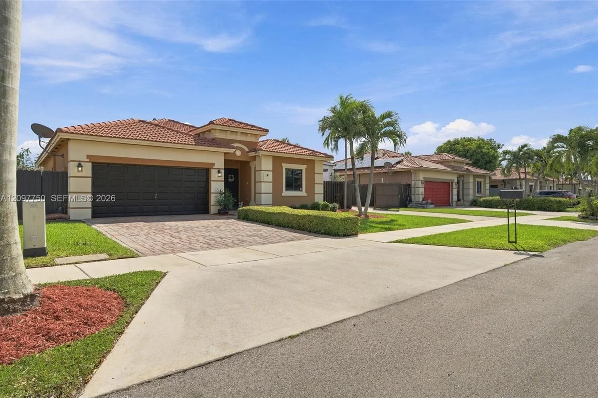 1504 SE 5th St, Homestead: photo 1 of 35