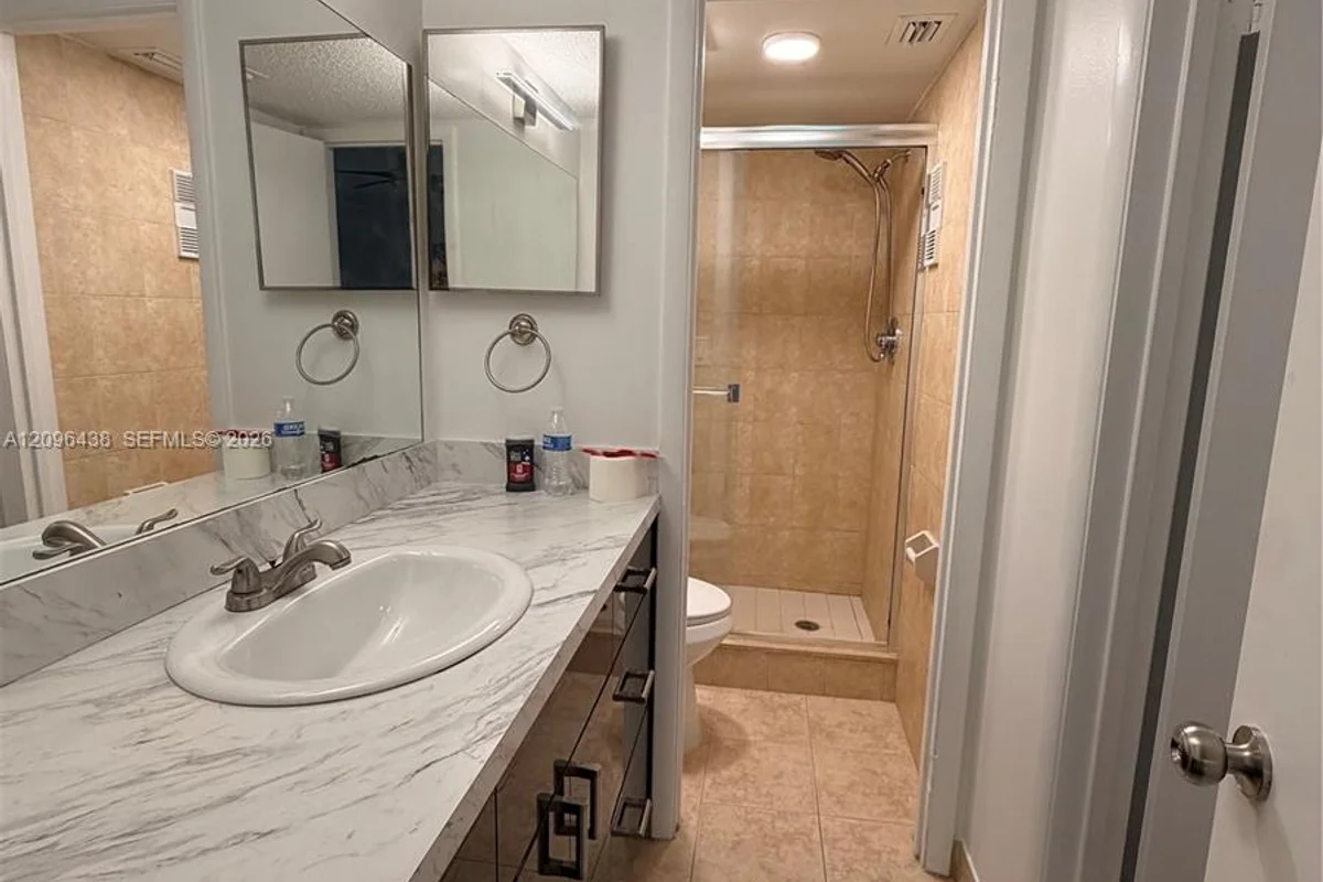 1021 Mockingbird Ln #404, Plantation: photo 1 of 22