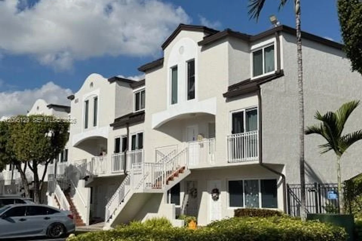 8585 NW 6th Ln #9-210, Miami: photo 1 of 6