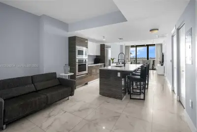 460 NE 28th St #1104, Miami: photo 1 of 24