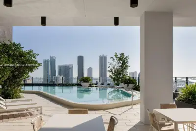 23 NE 17th Ter #B1, Miami: photo 1 of 37