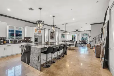 1207 SW 4th Ave #1, Fort Lauderdale: photo 1 of 35