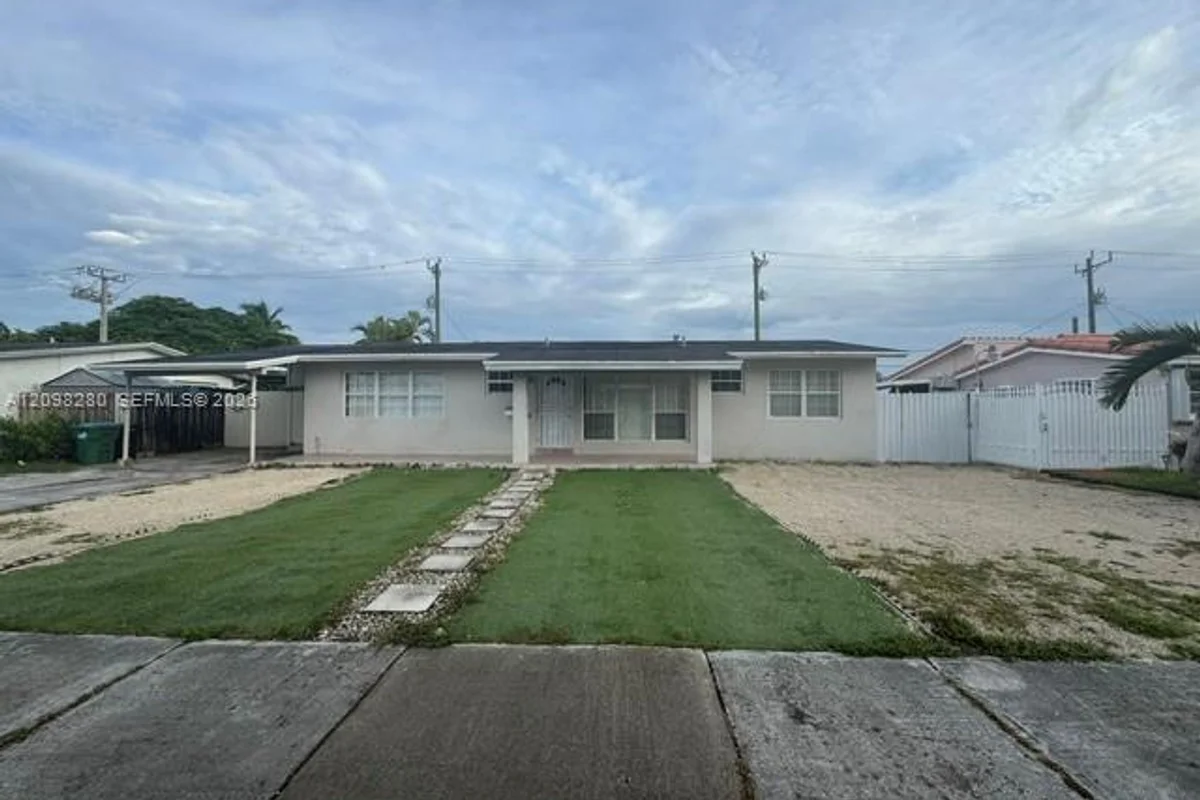 9265 SW 44th St, Miami: photo 1 of 23