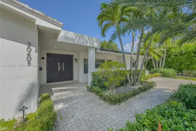 20405 NE 22nd Pl, Miami: photo 1 of 34