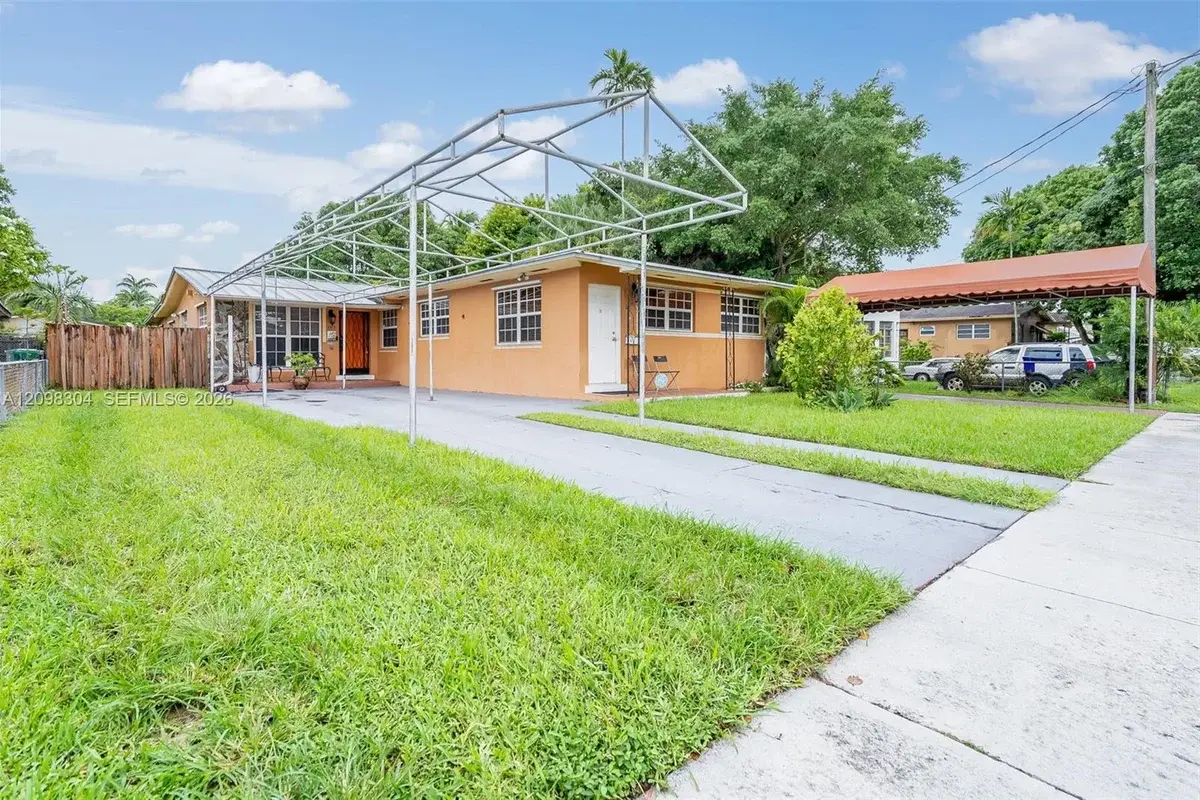 2815 SW 36th Ave, Miami: photo 1 of 21
