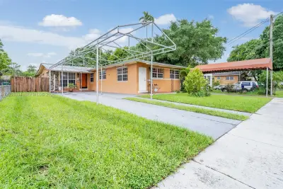 2815 SW 36th Ave, Miami: photo 1 of 21