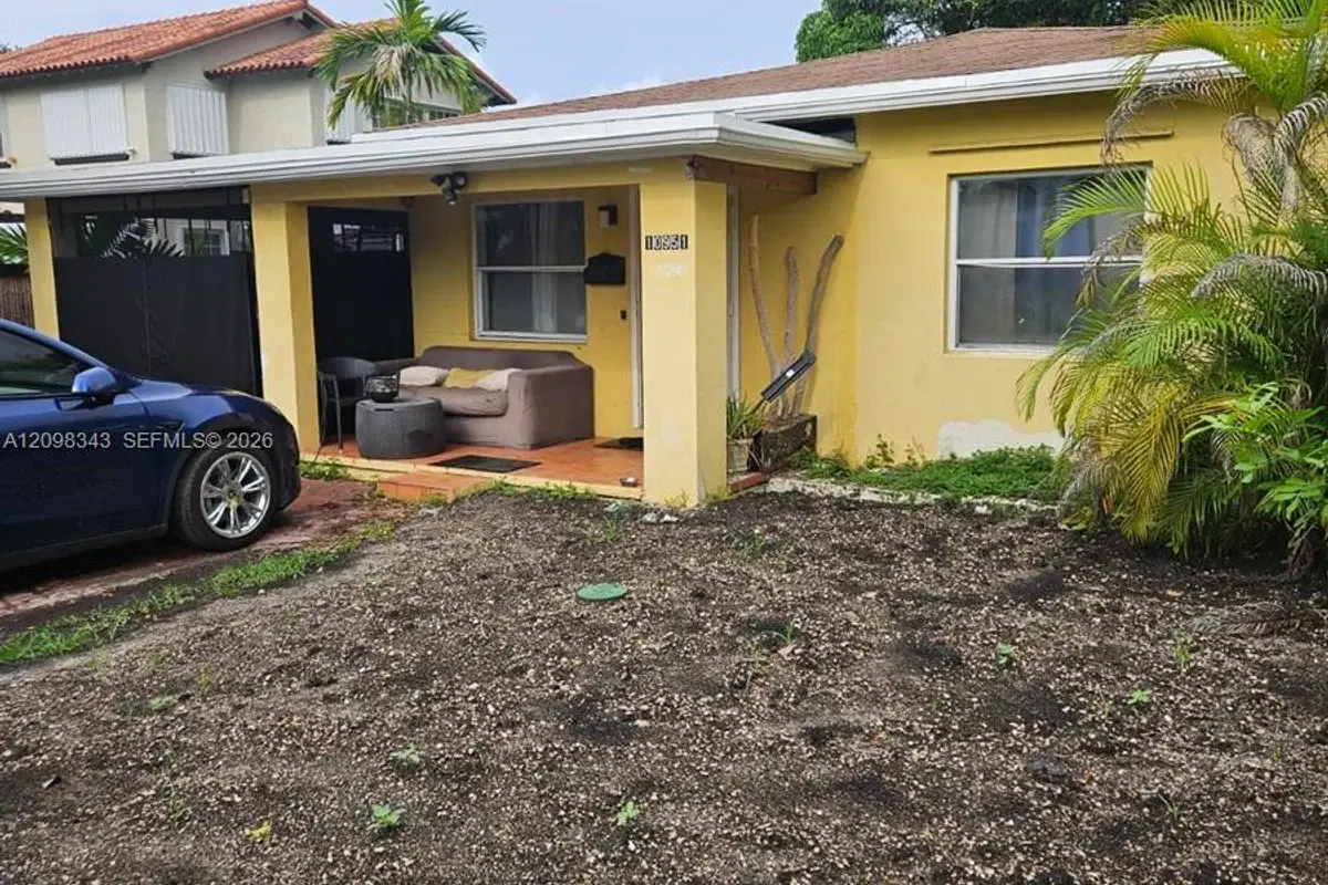 10951 NE 3rd Ave, Miami: photo 1 of 9