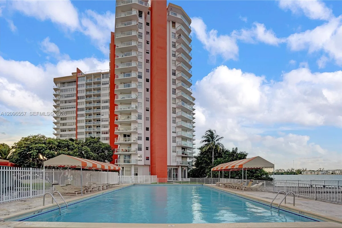 1301 NE Miami Gardens Dr #403W, Miami: photo 1 of 10