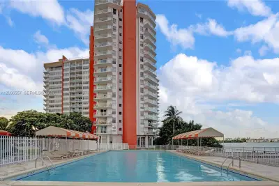1301 NE Miami Gardens Dr #403W, Miami: photo 1 of 10