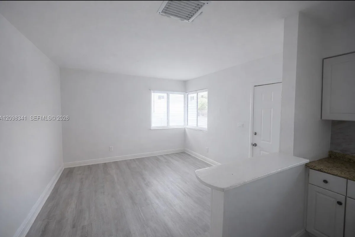 1070 NE 80th St #2, Miami: photo 1 of 6
