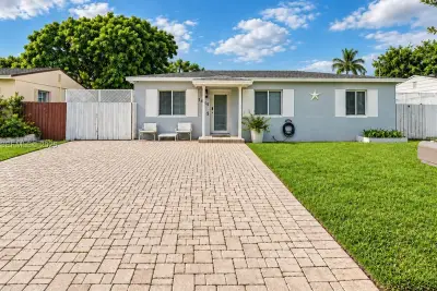 1435 NE 141st St, North Miami: photo 1 of 1