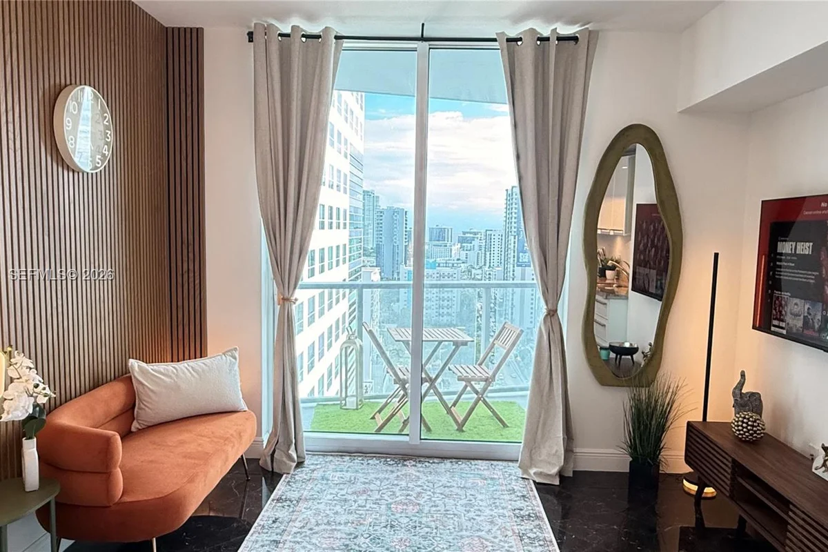 185 SW 7th St #2206, Miami: photo 1 of 10