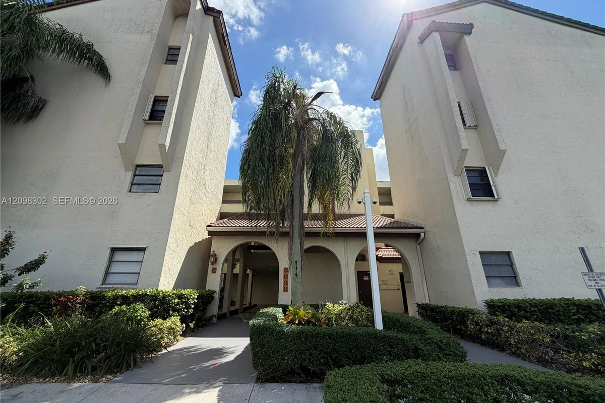 8933 SW 123rd Ct #207-5, Miami: photo 1 of 21